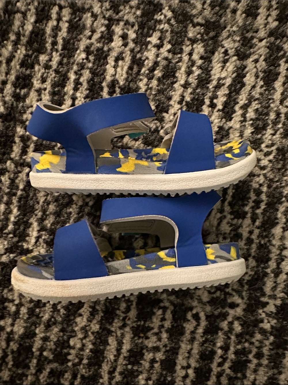 Native Sandals - Picture 3 of 3